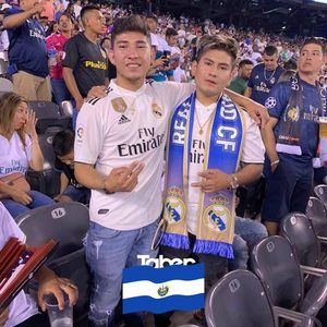 Meet your Posher, Gladis